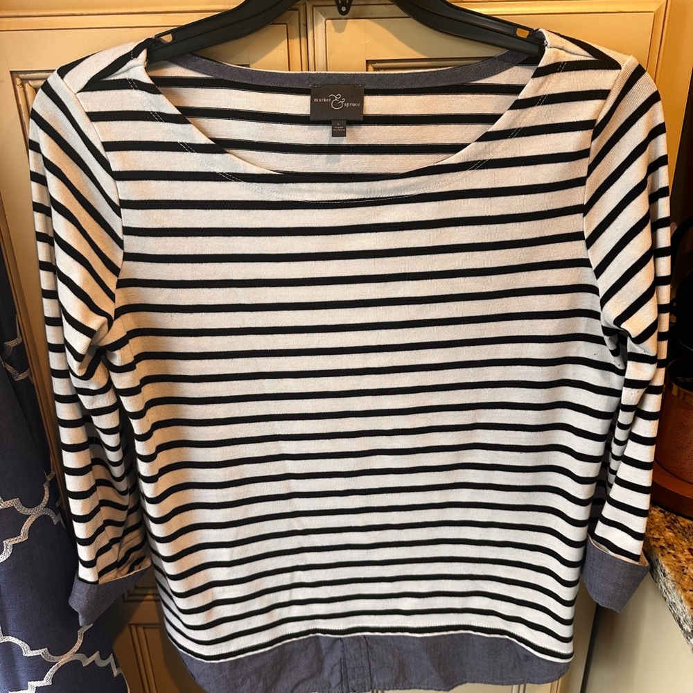 Market & Spruce ladies large blouse with cute denim cuffs and bottom